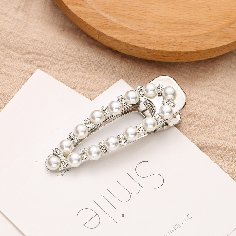 Frau Elegant Einfacher Stil Geometrisch Legierung Überzug Inlay Künstliche Perlen Strasssteine Haarklammer display picture 4