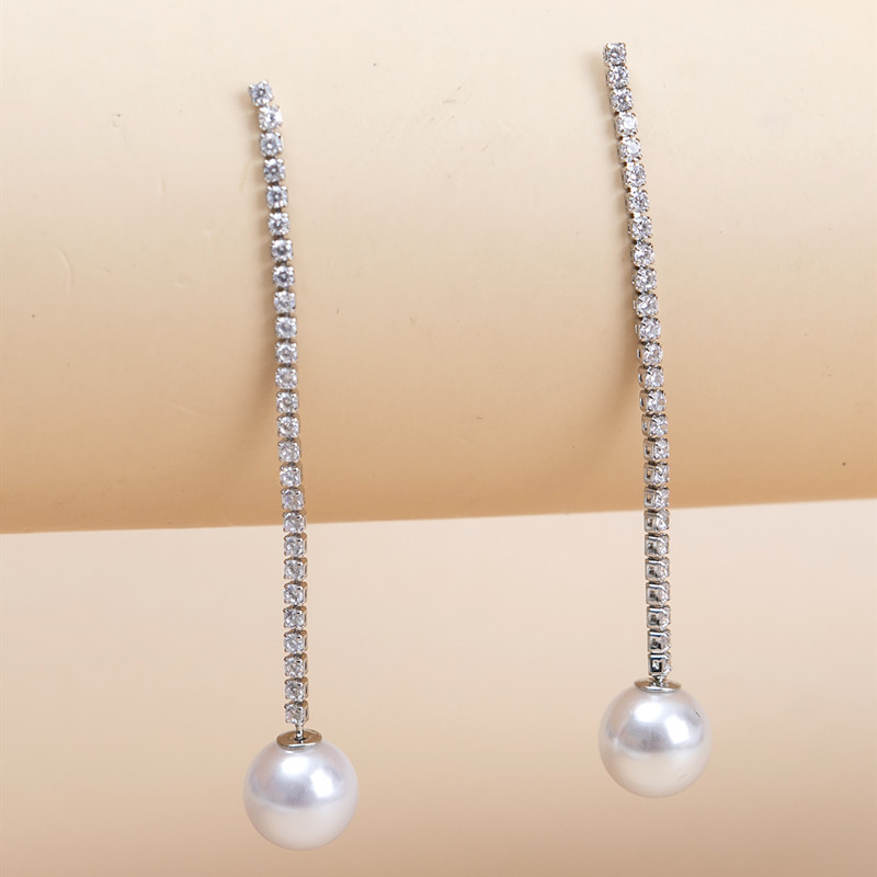 1 Pair Lady Pearl Inlay Metal Rhinestones Drop Earrings display picture 5