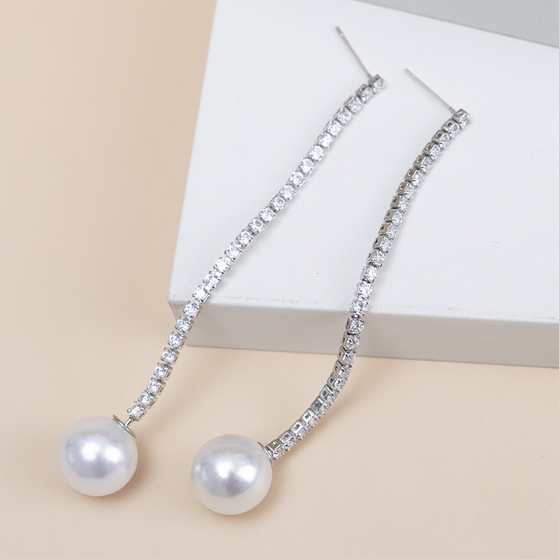 1 Pair Lady Pearl Inlay Metal Rhinestones Drop Earrings display picture 6