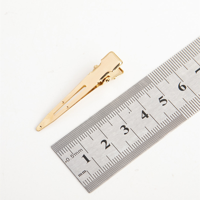 Women's Simple Style Solid Color Metal Plating Hair Clip display picture 5