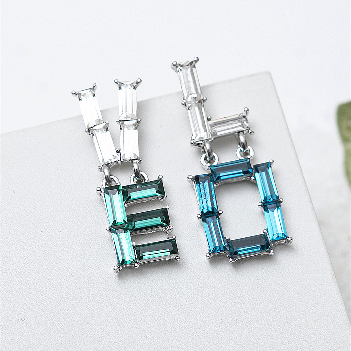 1 Pair Queen Love Artificial Crystal Drop Earrings display picture 5