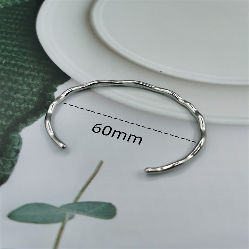 Ig Style Simple Style Streetwear Solid Color Twist Stainless Steel Plating Bangle display picture 3