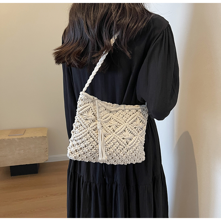 Women's Knit Solid Color Beach Sewing Thread Square Zipper Shoulder Bag display picture 5