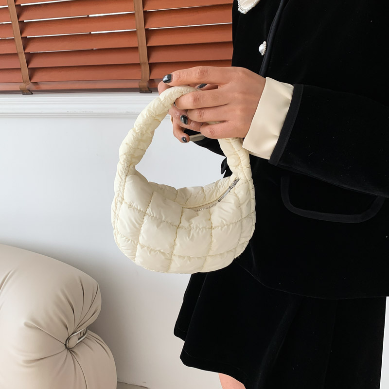 Women's Cotton Solid Color Basic Pillow Shape Zipper Shoulder Bag Handbag Underarm Bag display picture 3