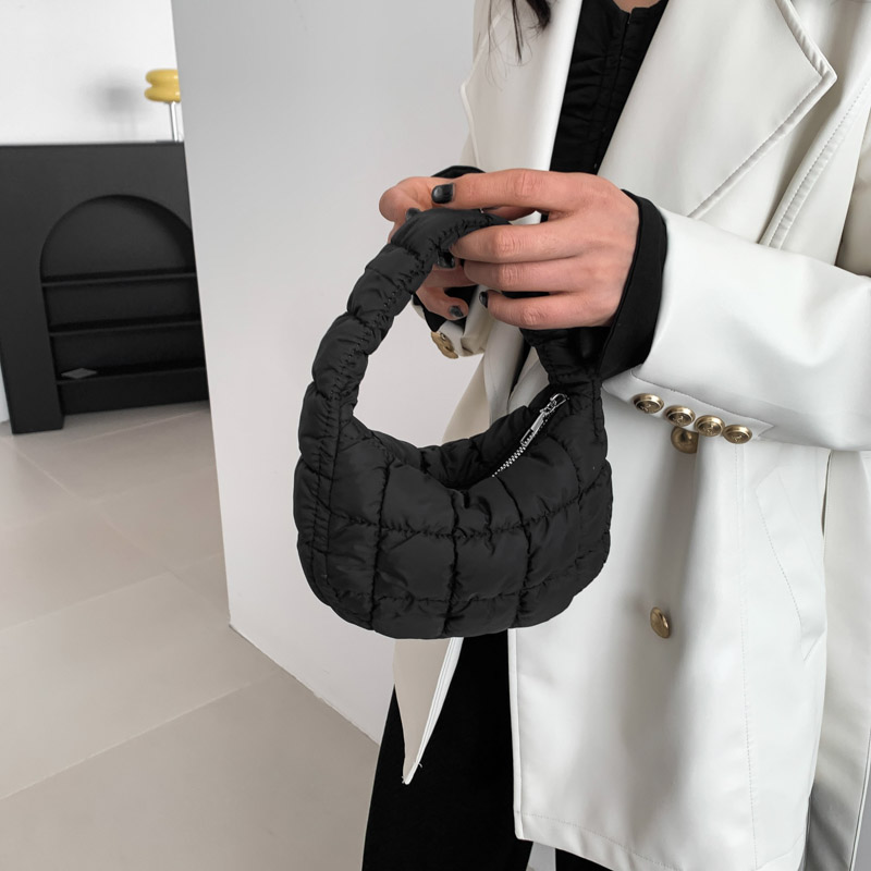 Women's Cotton Solid Color Basic Pillow Shape Zipper Shoulder Bag Handbag Underarm Bag display picture 4