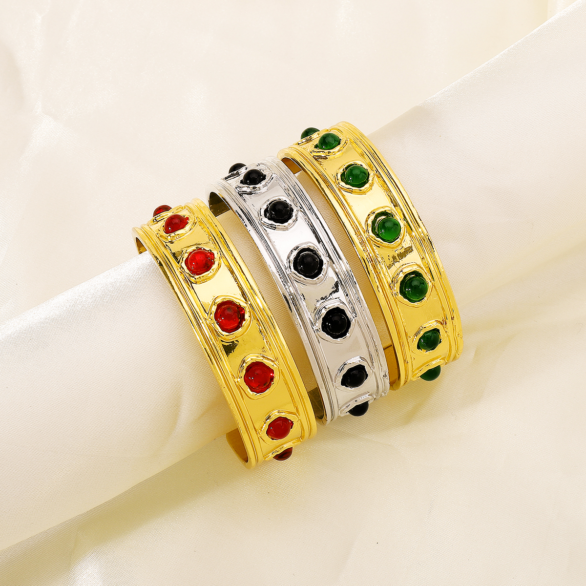 Classical Vintage Style Simple Style Round Alloy Inlay Resin Women's Wristband Bangle display picture 4