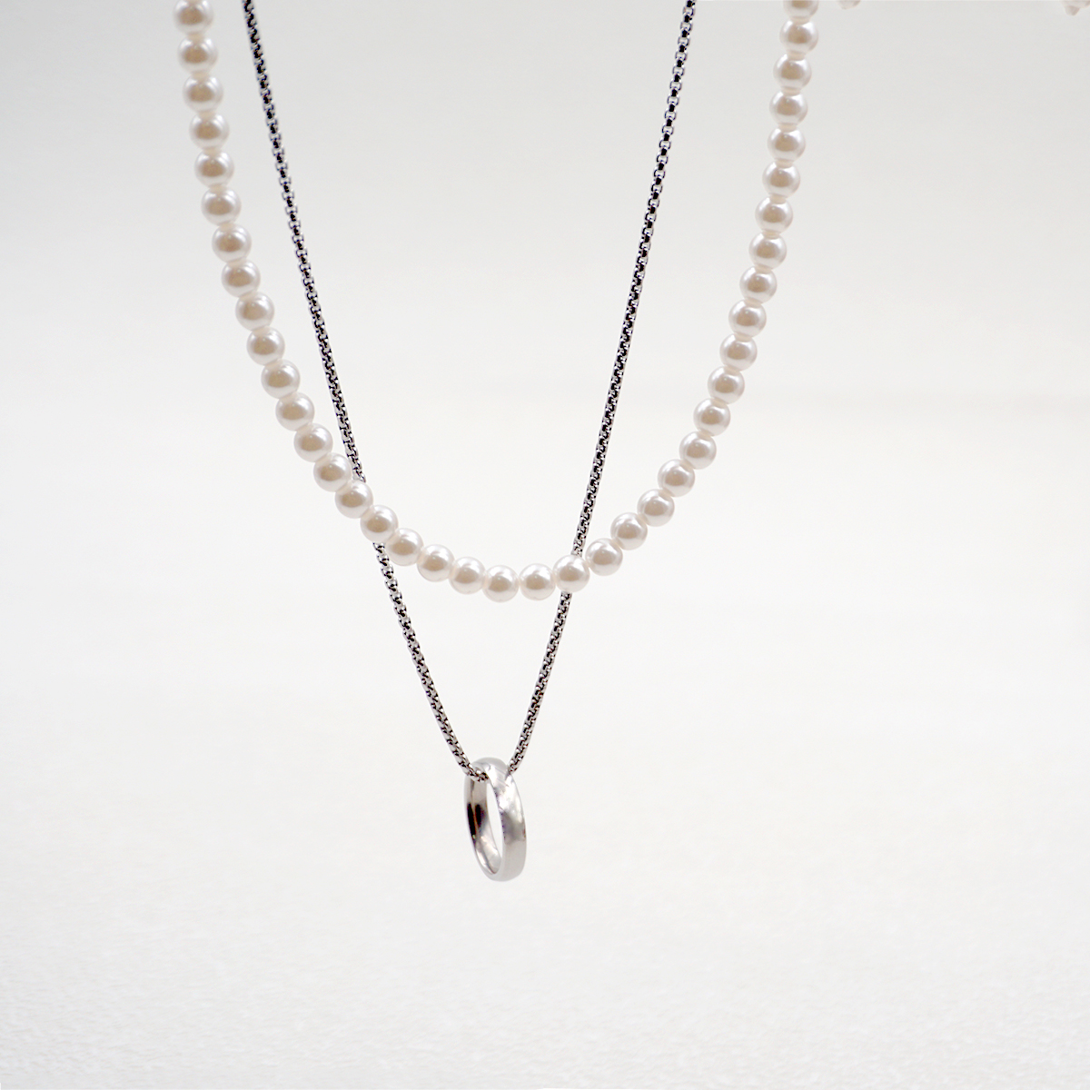 Casual Hip-hop Simple Style Circle Titanium Steel Pearl Double Layer Necklaces display picture 1
