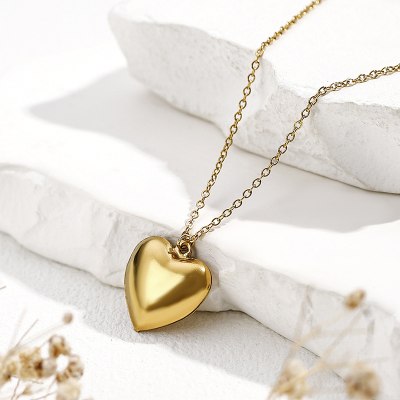 Simple Style Heart Shape Stainless Steel Three-dimensional 18k Gold Plated Pendant Necklace display picture 6