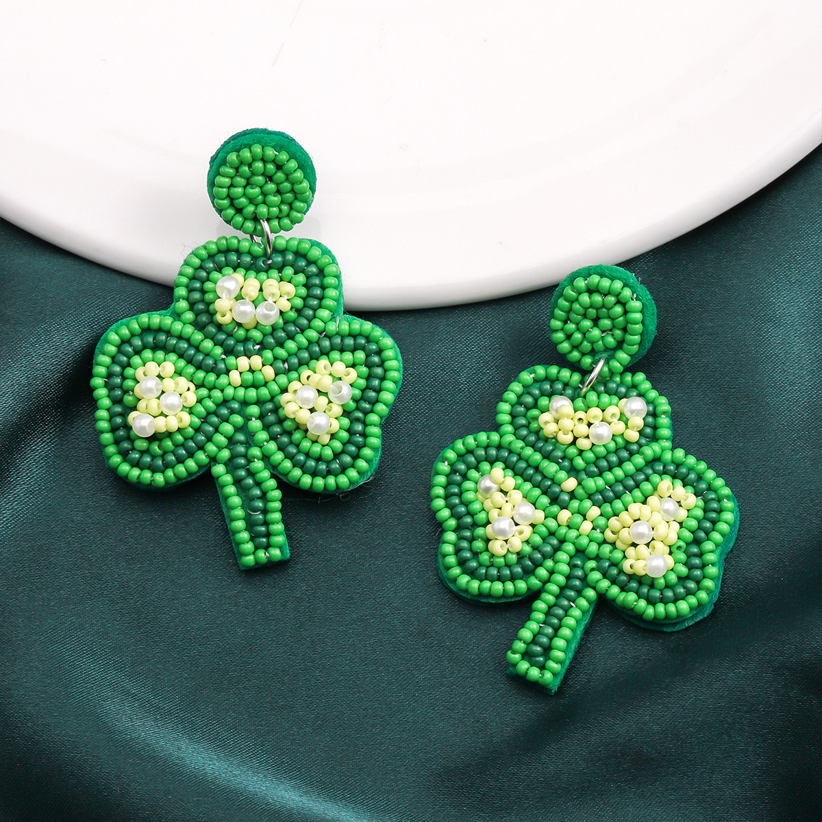 1 Pair Cute Handmade Simple Style Shamrock Letter Beaded Handmade Braid Seed Bead Drop Earrings display picture 10