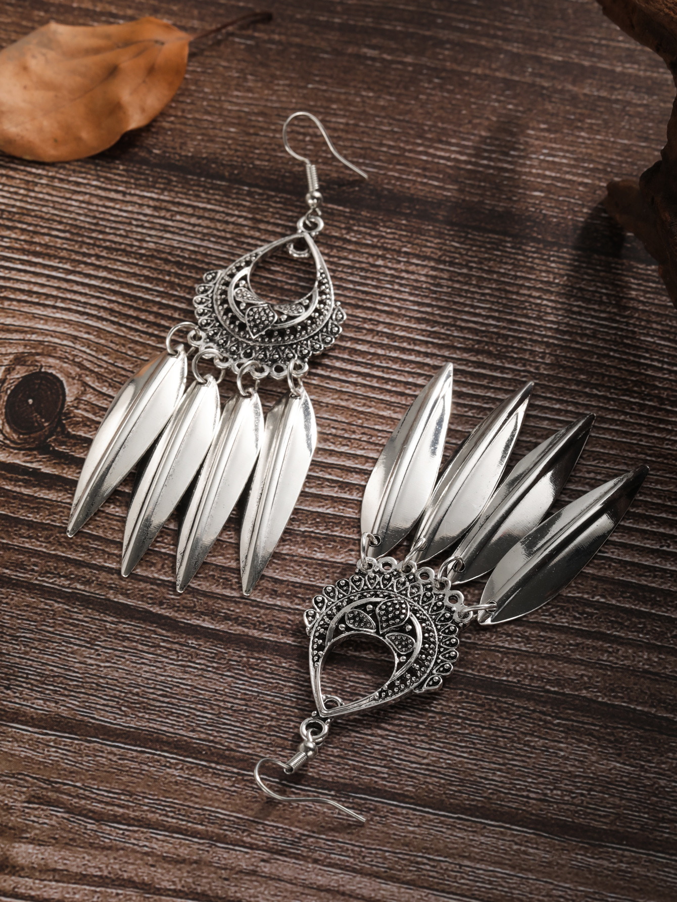 1 Pair Elegant Classical Retro Leaf Tassel Alloy Drop Earrings display picture 5