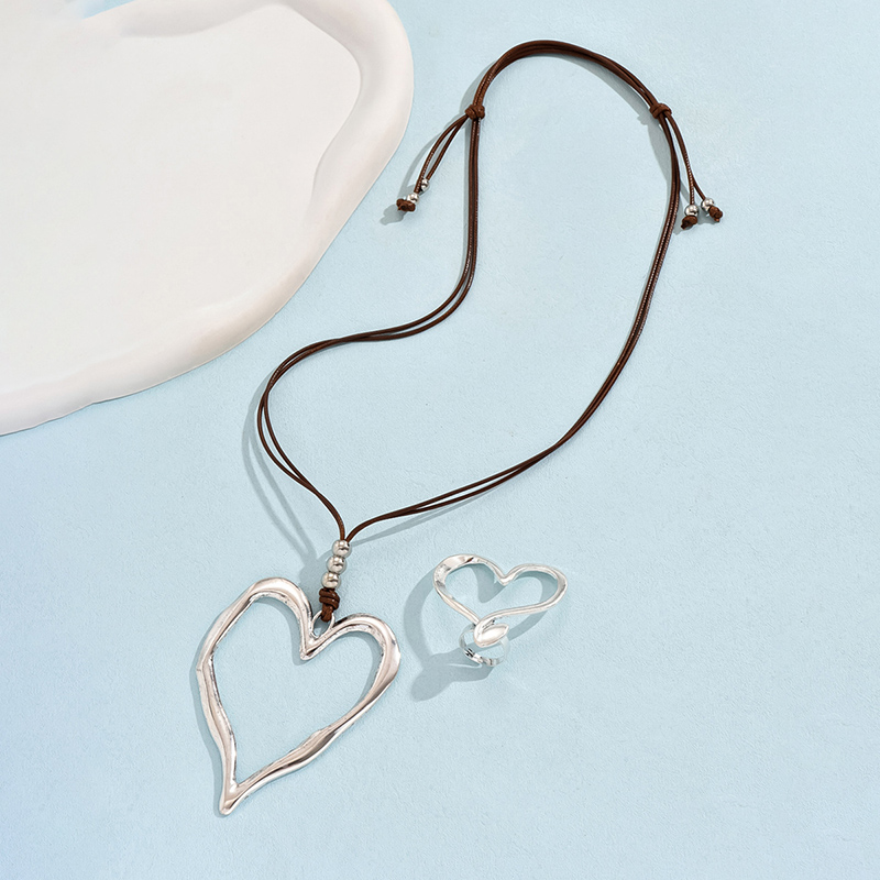 Retro Exaggerated Heart Shape Alloy Plating Silver Plated Women's Rings Necklace display picture 6