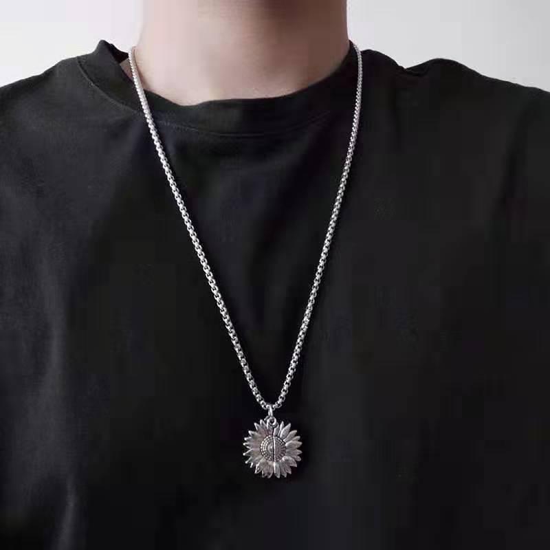 Casual Chrysanthemum Stainless Steel Alloy Silver Plated Unisex Pendant Necklace display picture 1