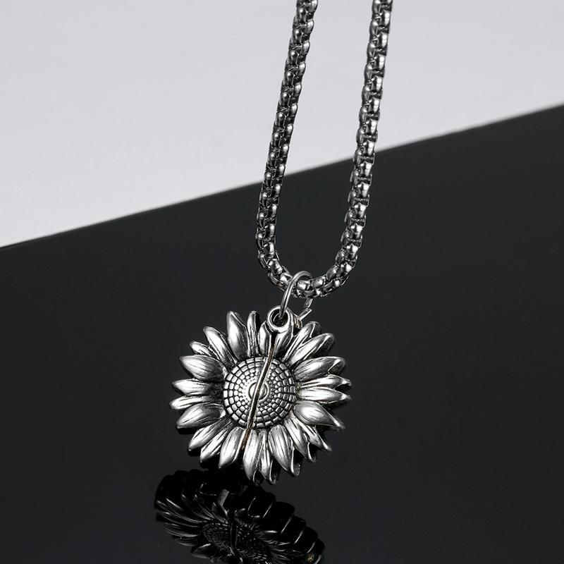 Casual Chrysanthemum Stainless Steel Alloy Silver Plated Unisex Pendant Necklace display picture 4