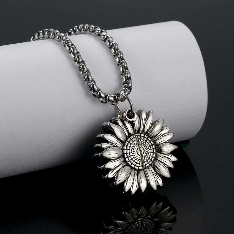 Casual Chrysanthemum Stainless Steel Alloy Silver Plated Unisex Pendant Necklace display picture 5