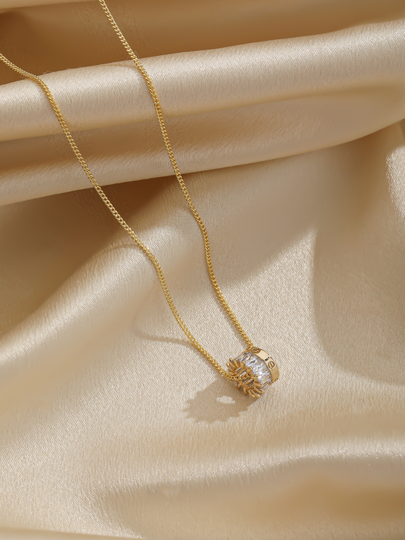Elegant Einfacher Stil Geometrisch Kupfer Inlay Zirkon 18 Karat Vergoldet Versilbert Halskette Mit Anhänger display picture 2