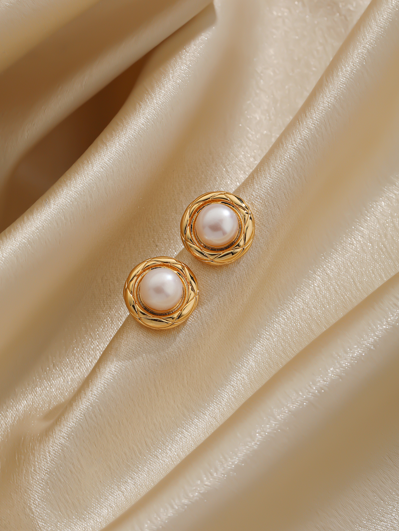 1 Paar Lässig Elegant Geometrisch Inlay Künstliche Perle Kupfer Perle 18 Karat Vergoldet Ohrstecker display picture 4