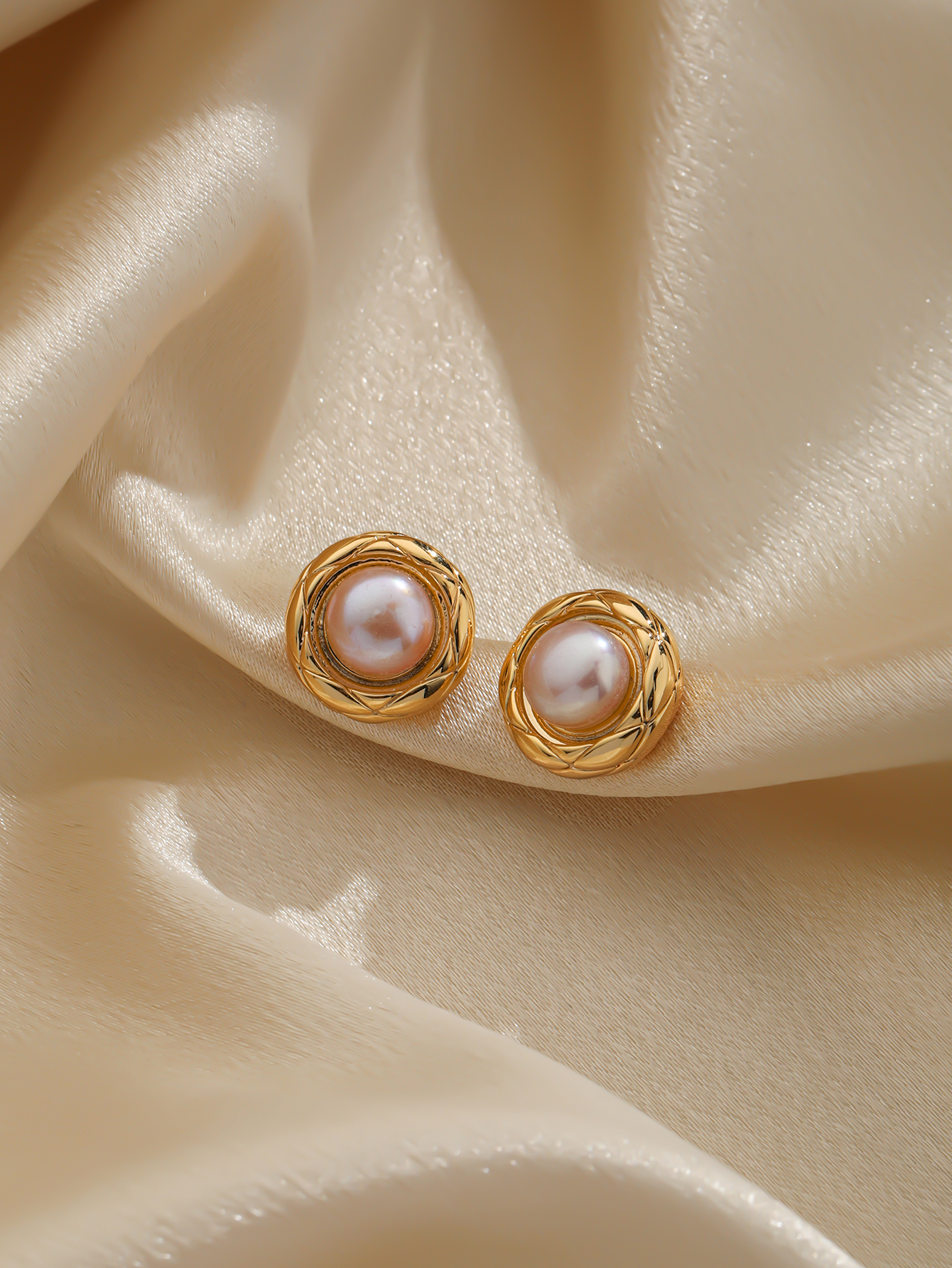 1 Pair Casual Elegant Geometric Inlay Artificial Pearl Copper Pearl 18k Gold Plated Ear Studs display picture 7