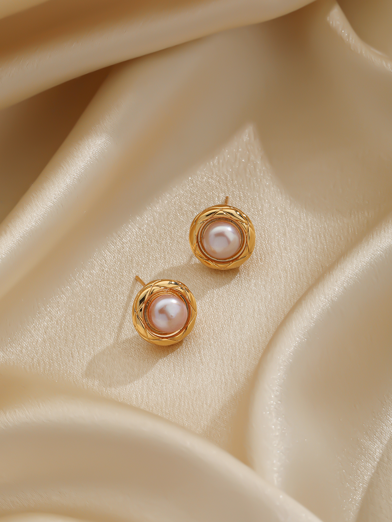 1 Pair Casual Elegant Geometric Inlay Artificial Pearl Copper Pearl 18k Gold Plated Ear Studs display picture 8