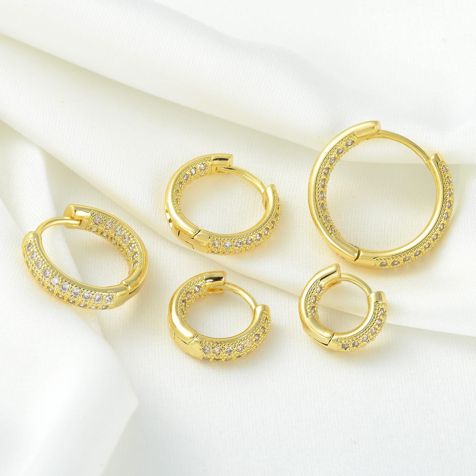 1 Piece Simple Style Round Plating Inlay Brass Zircon 18k Gold Plated Silver Plated Huggie Earrings display picture 2