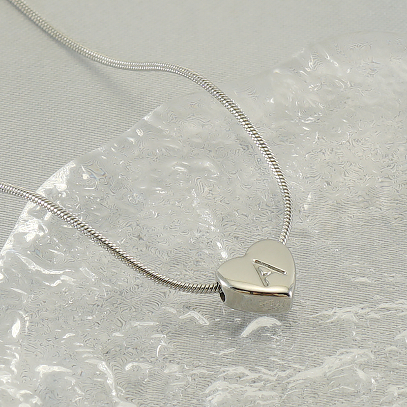 Rostfreier Stahl Einfacher Stil Polieren Brief Herzform Halskette Mit Anhänger display picture 4