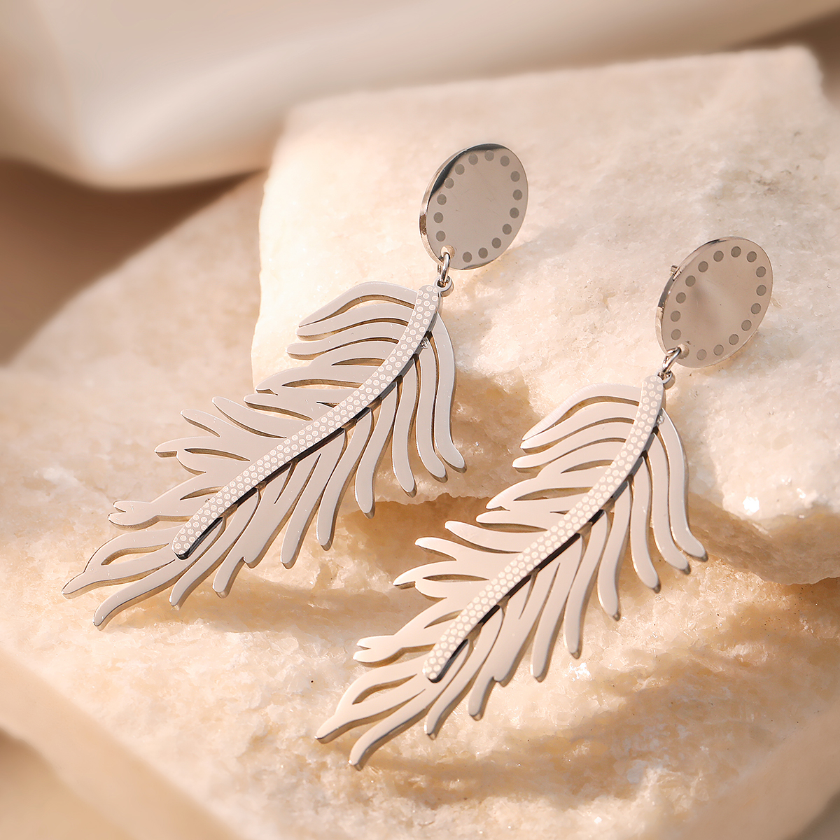 1 Pair Roman Style Commute Leaves Plating 304 Stainless Steel 18K Gold Plated Drop Earrings display picture 2