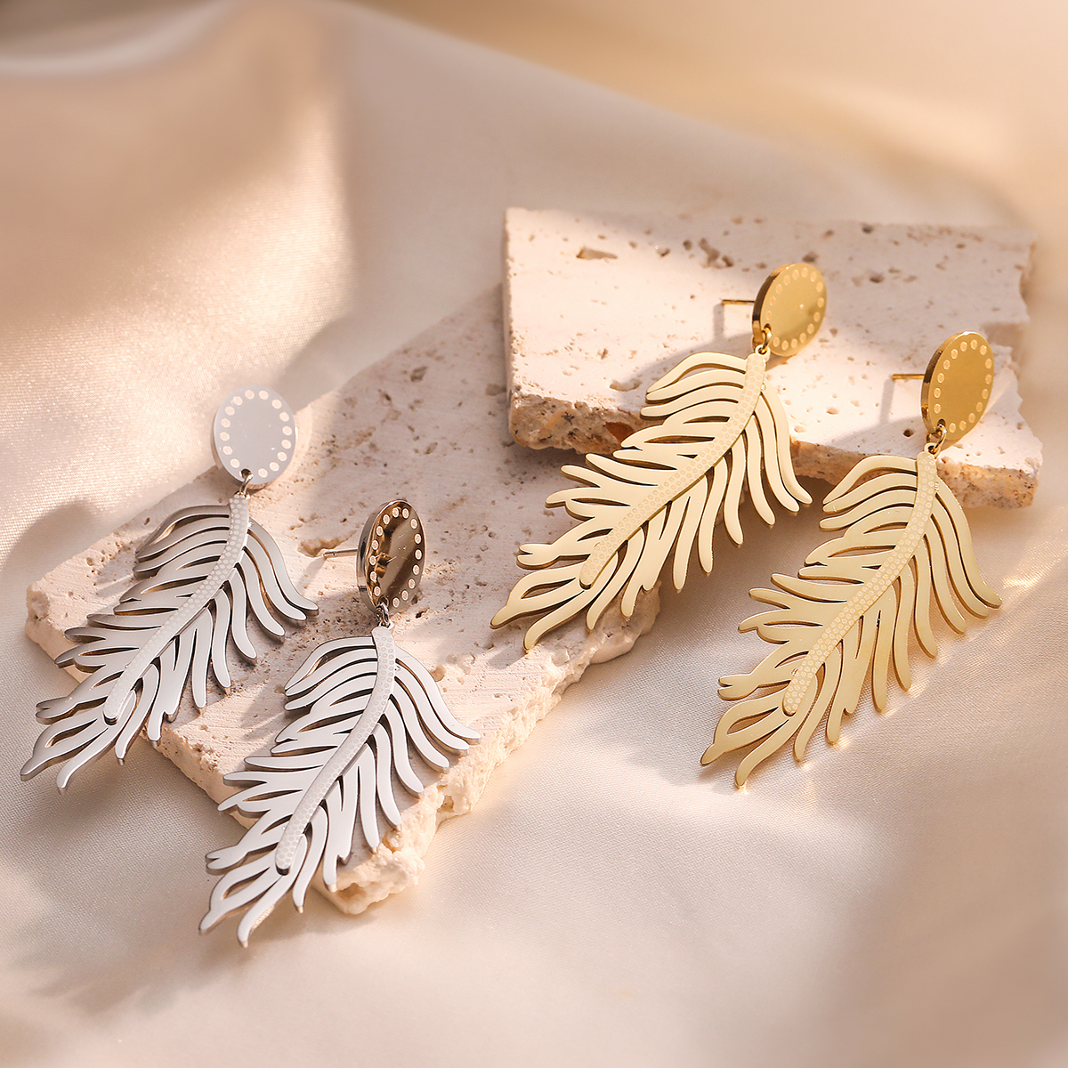 1 Pair Roman Style Commute Leaves Plating 304 Stainless Steel 18K Gold Plated Drop Earrings display picture 4