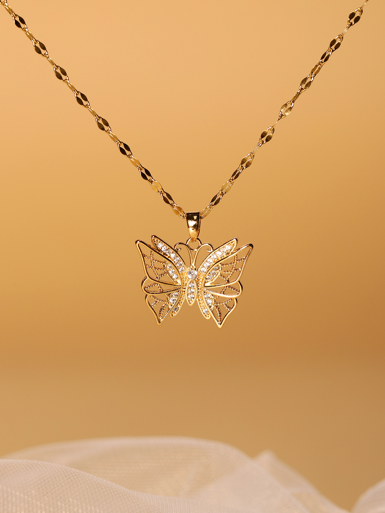 Elegante Mariposa Acero Inoxidable Circón Chapado En Oro De 18 Quilates. Collar Colgante display picture 3