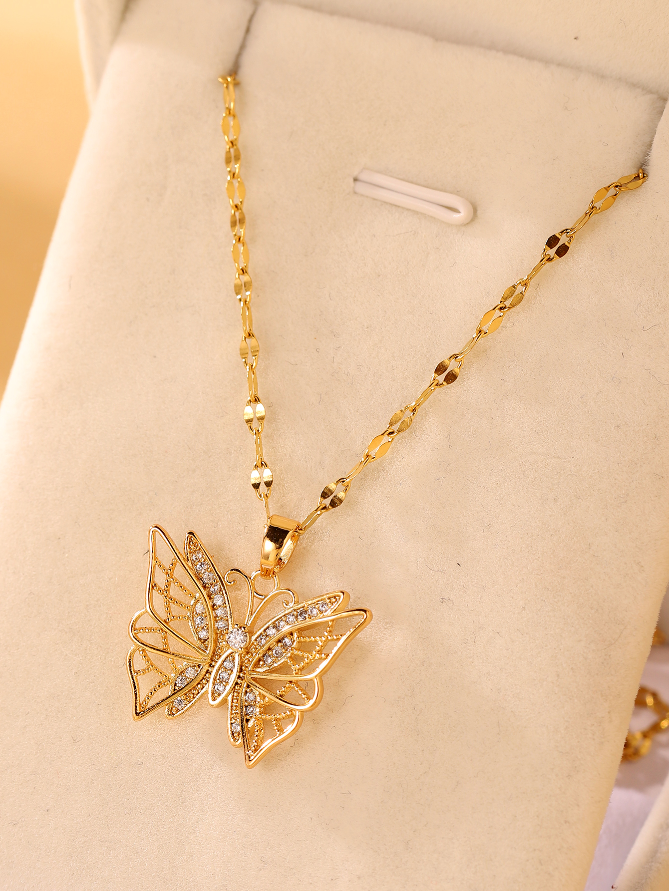 Elegant Butterfly Stainless Steel Zircon 18k Gold Plated Pendant Necklace display picture 4