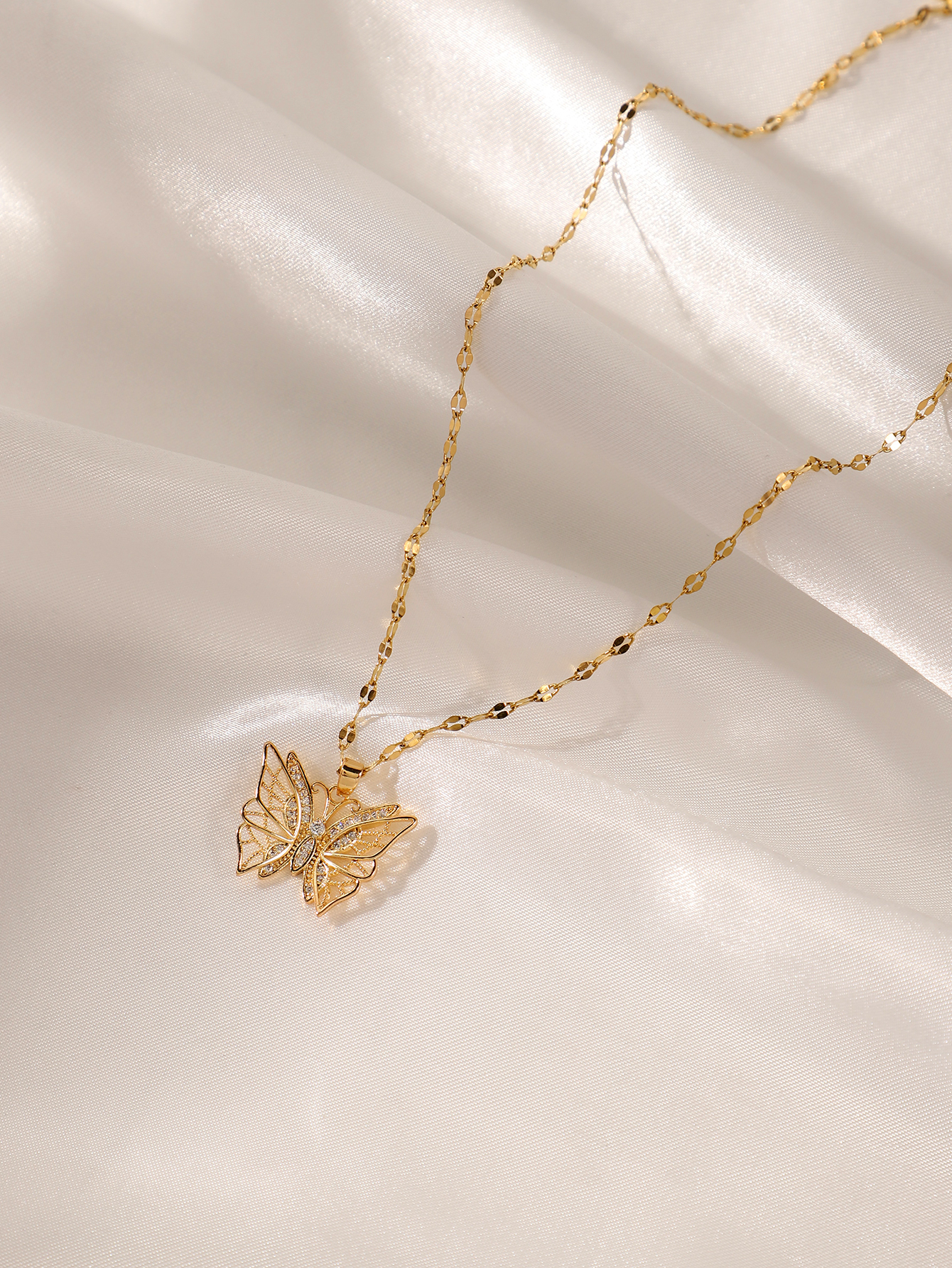 Elegante Mariposa Acero Inoxidable Circón Chapado En Oro De 18 Quilates. Collar Colgante display picture 5