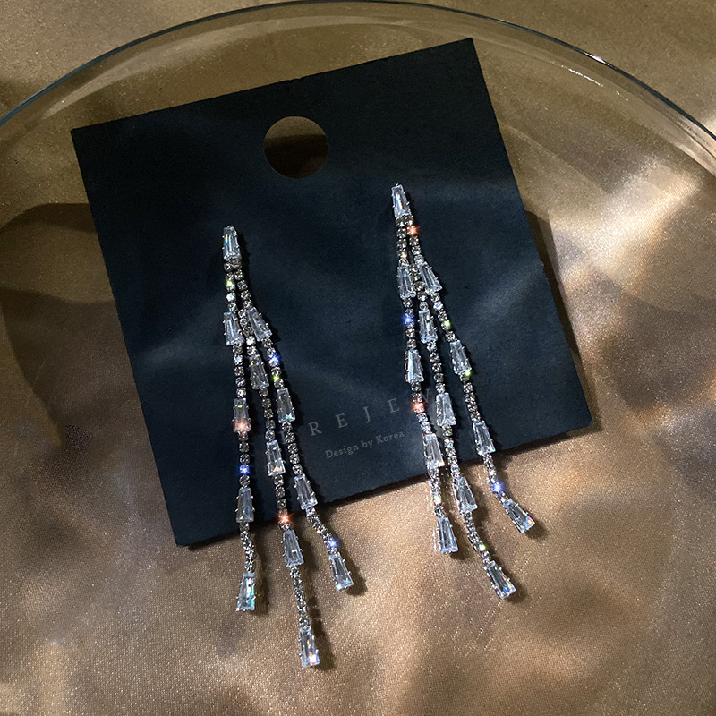 1 Pair Elegant Geometric Tassel Alloy Zircon Drop Earrings display picture 3
