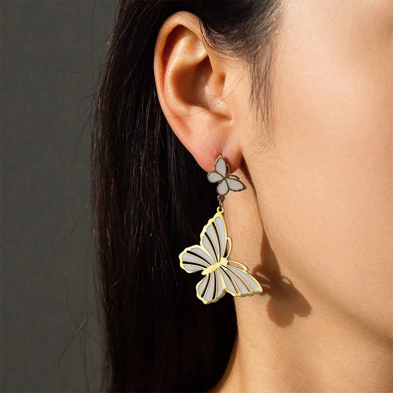 1 Pair Elegant Lady Simple Style Butterfly Plating Metal 304 Stainless Steel Painting Oil Pearl White 18K Gold Plated Drop Earrings display picture 3