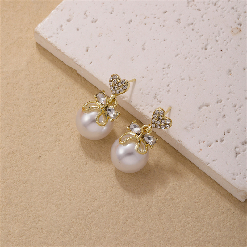 1 Piece Simple Style Heart Shape Bow Knot Plating Inlay Copper Pearl Zircon Gold Plated Ear Studs display picture 3