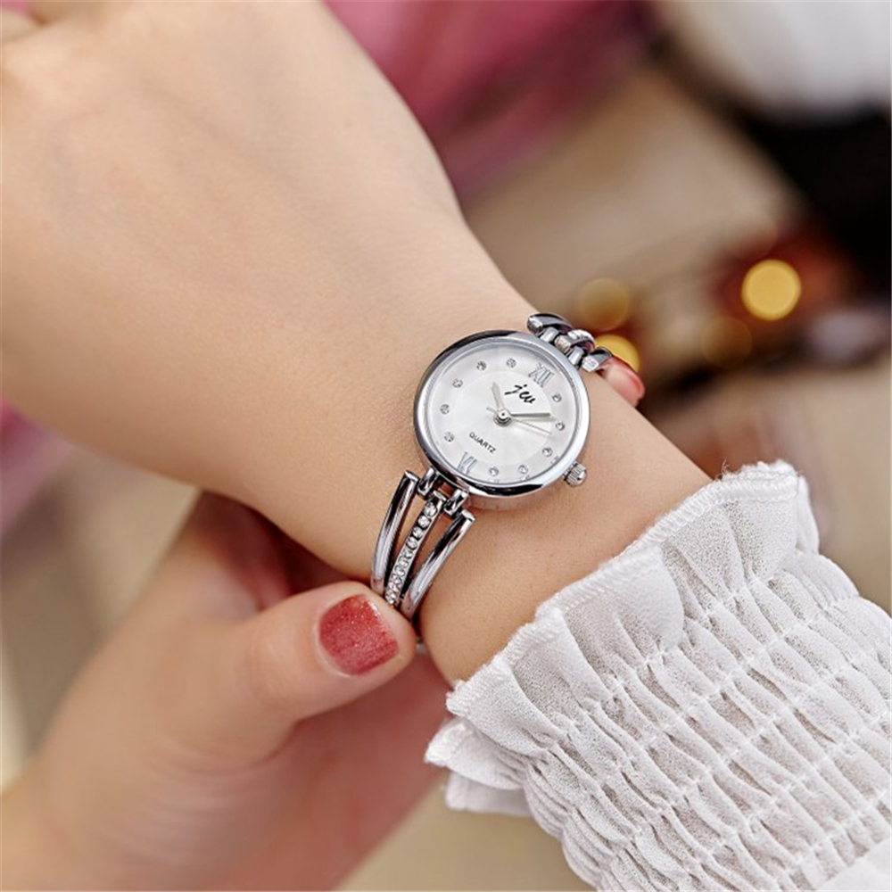 Elegant Round Quartz Women's Watches display picture 3