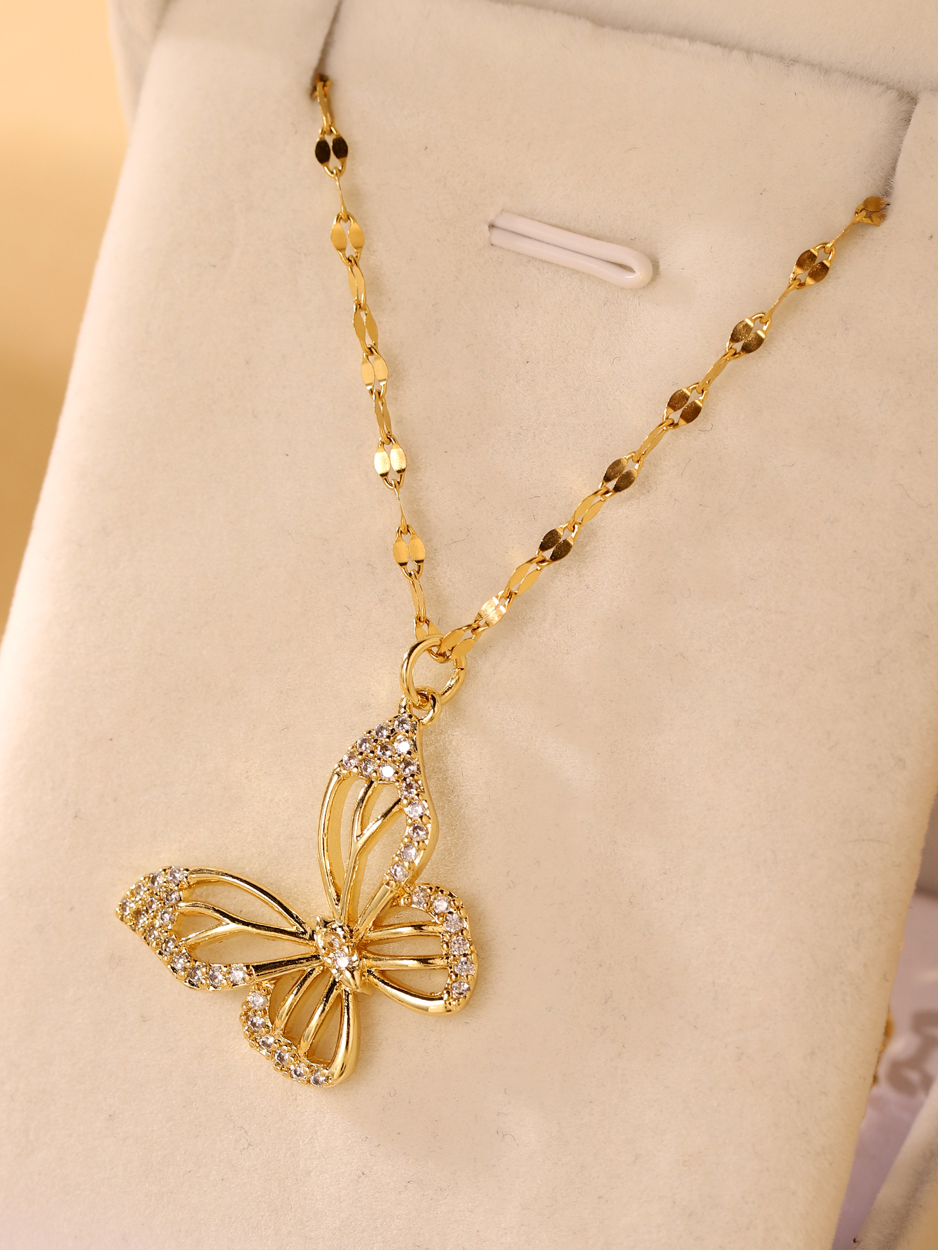 Elegante Mariposa Acero Inoxidable Enchapado Embutido Circón Chapado En Oro De 18 Quilates. Collar display picture 4