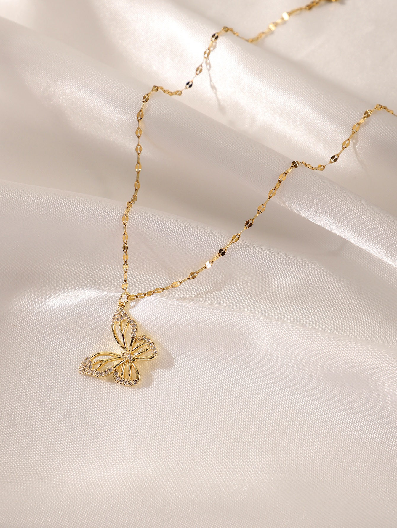 Elegante Mariposa Acero Inoxidable Enchapado Embutido Circón Chapado En Oro De 18 Quilates. Collar display picture 5