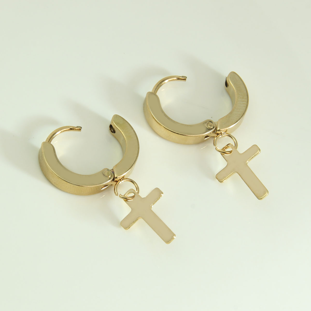 1 Paar Einfacher Stil Pendeln Kreuzen Überzug Edelstahl 304 18 Karat Vergoldet Ohrringe display picture 3