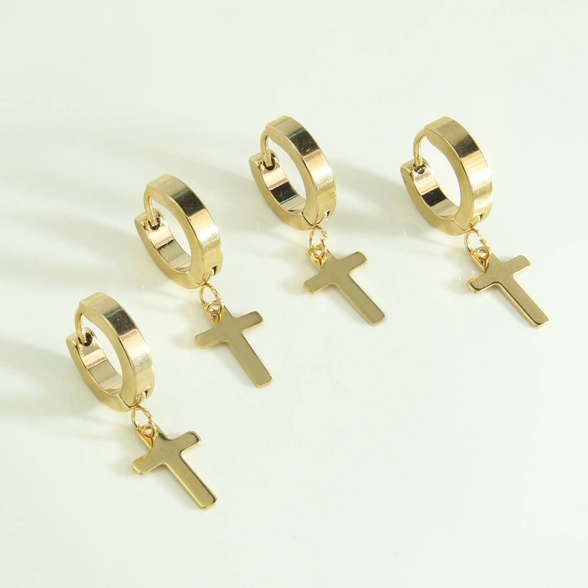 1 Paar Einfacher Stil Pendeln Kreuzen Überzug Edelstahl 304 18 Karat Vergoldet Ohrringe display picture 1