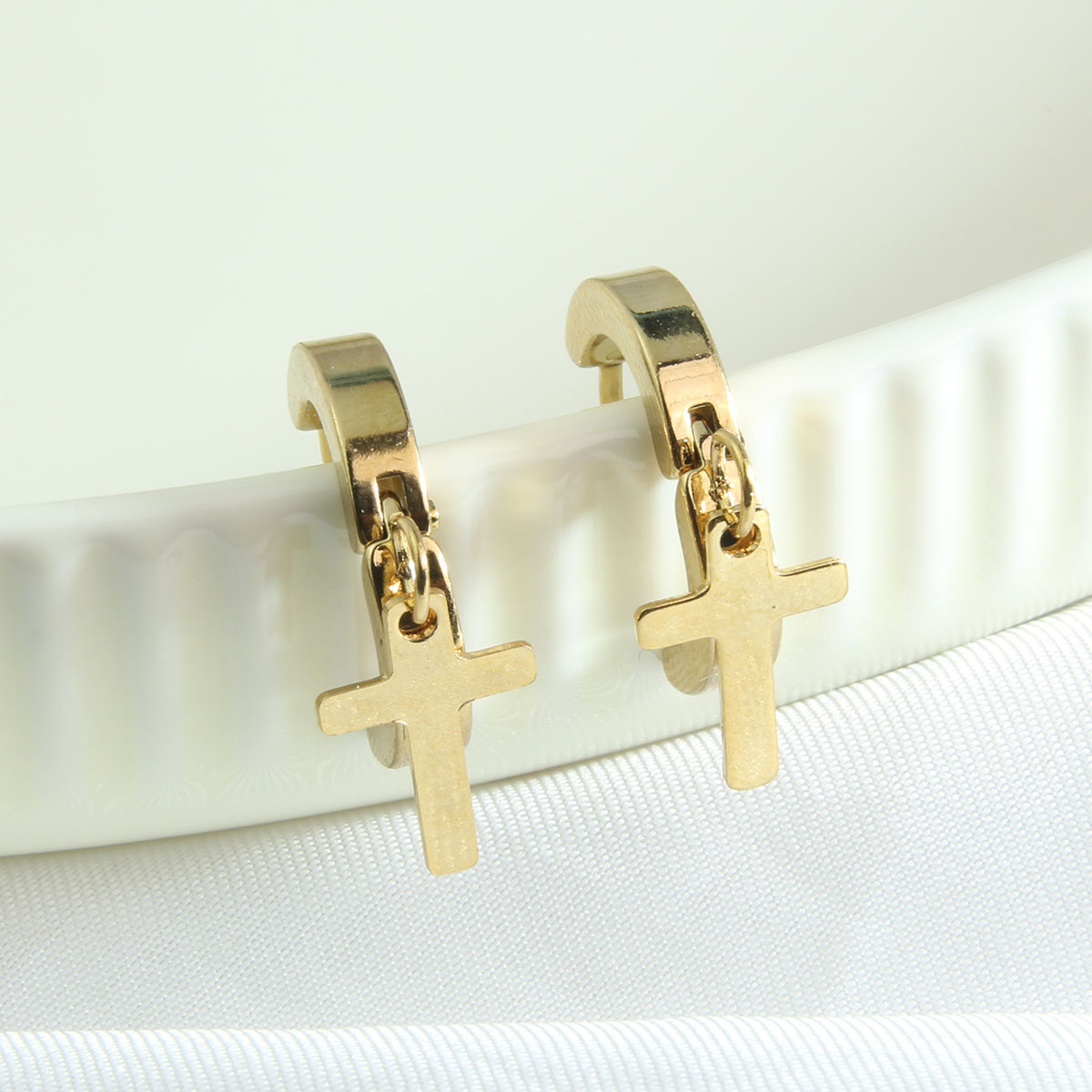 1 Paar Einfacher Stil Pendeln Kreuzen Überzug Edelstahl 304 18 Karat Vergoldet Ohrringe display picture 4