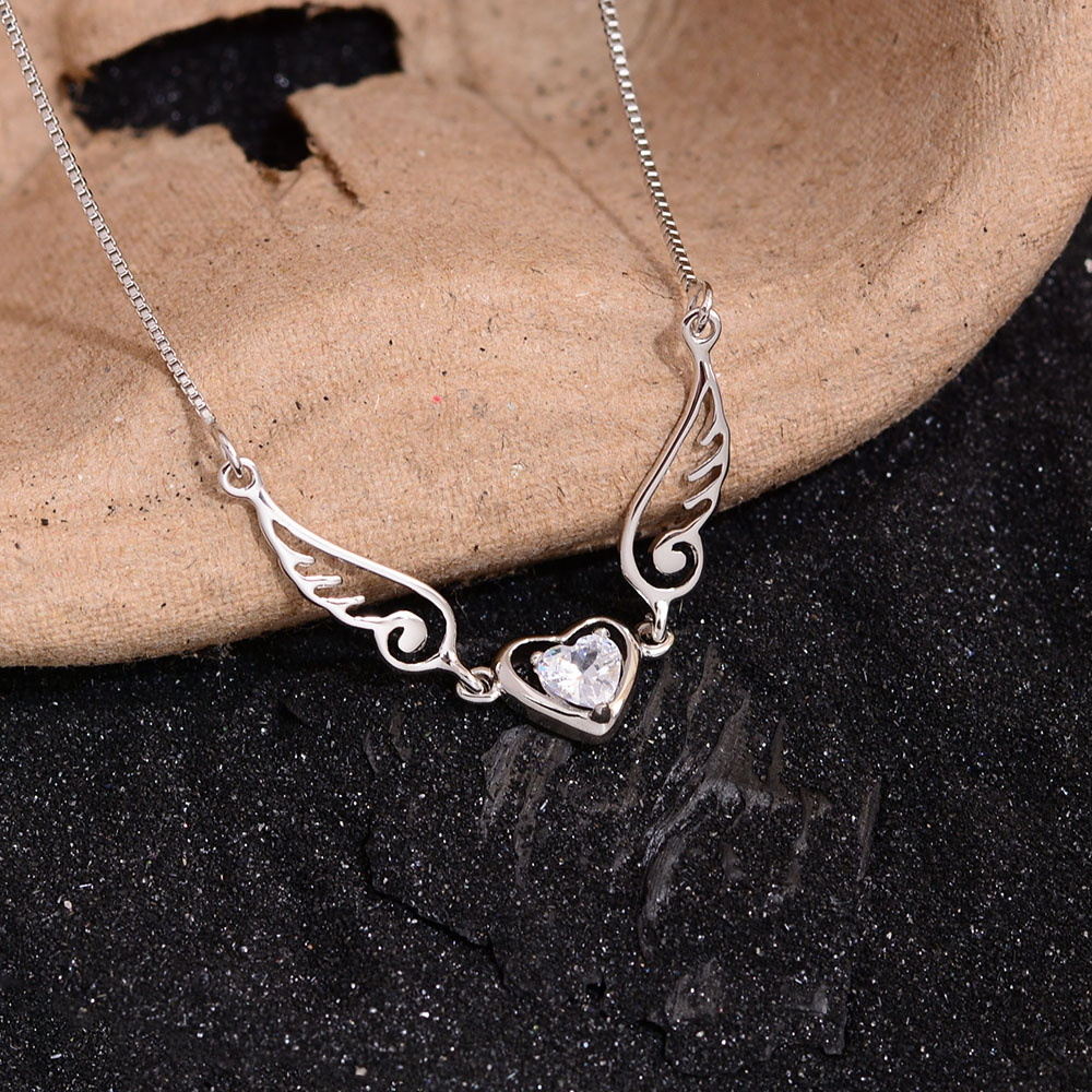 Einfacher Stil Herzform Kupfer Inlay Künstliche Edelsteine Halskette Mit Anhänger display picture 1