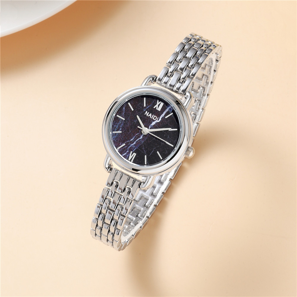 Vintage Style Solid Color Quartz Women's Watches display picture 8