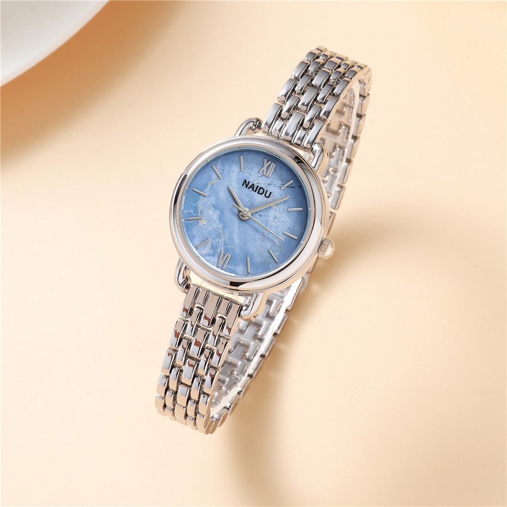 Vintage Style Solid Color Quartz Women's Watches display picture 6