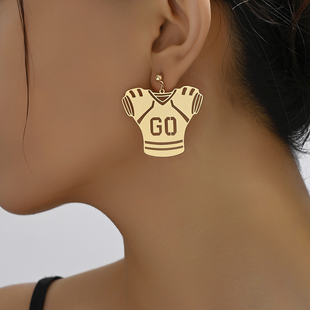 1 Pair Simple Style Rugby Jersey Iron Drop Earrings display picture 5