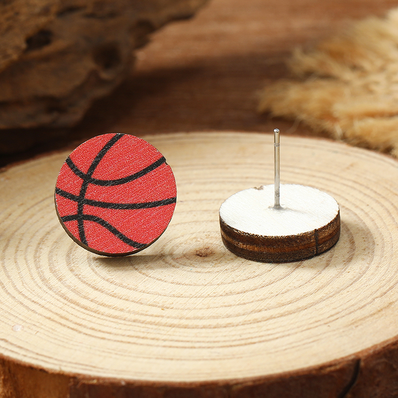 1 Paar Ferien Einfacher Stil Ball Basketball Football Gemalt Holz Versilbert Ohrstecker display picture 25