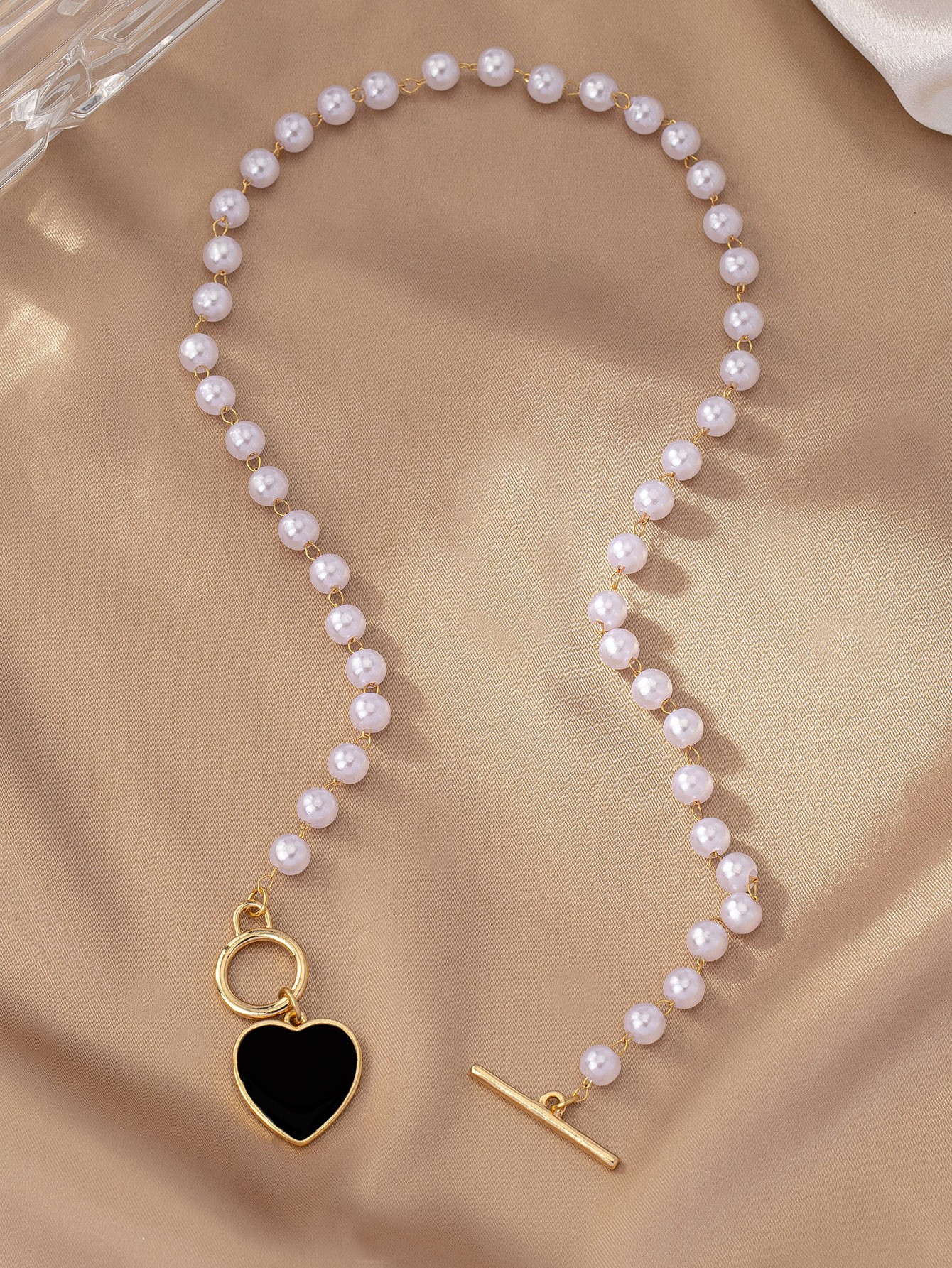 Ig Style Elegant Heart Shape Imitation Pearl Toggle Beaded Women's Pendant Necklace display picture 4