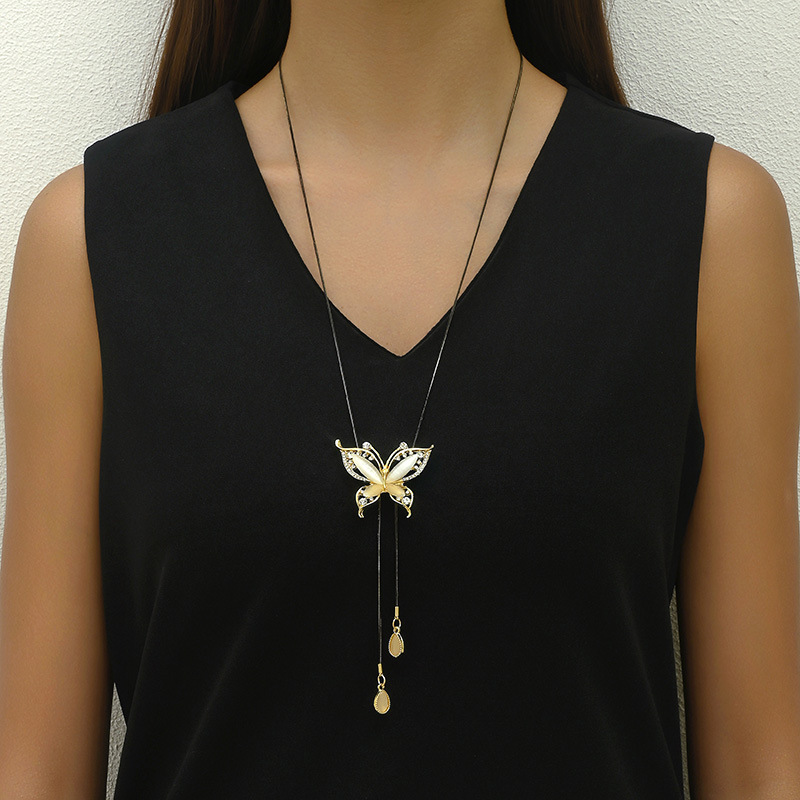 Diseño Original Mariposa Aleación Enchapado Embutido Diamantes De Imitación Mujeres Cadena De Suéter display picture 1