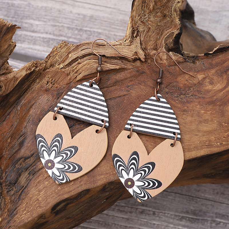 1 Pair Simple Style Heart Shape Wood Drop Earrings display picture 6