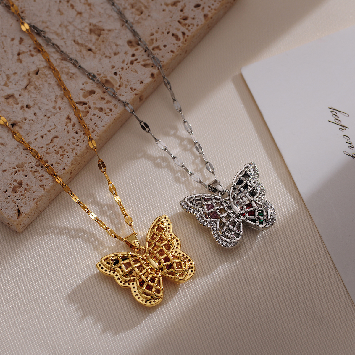 Ig Style Butterfly Copper Plating Hollow Out Inlay Zircon 18k Gold Plated Pendant Necklace display picture 3