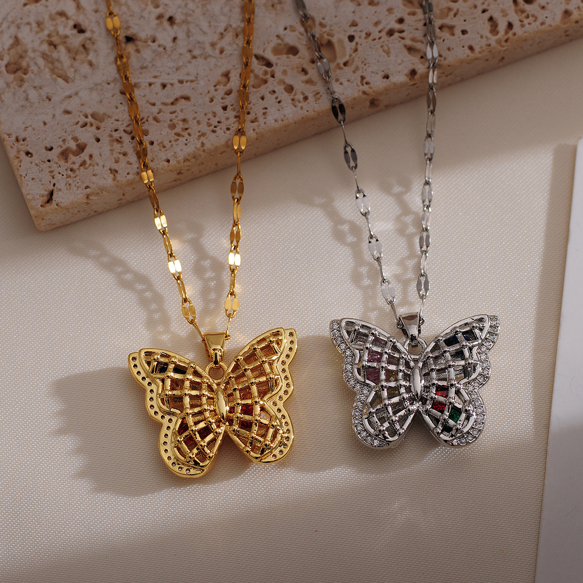 Ig Style Butterfly Copper Plating Hollow Out Inlay Zircon 18k Gold Plated Pendant Necklace display picture 4