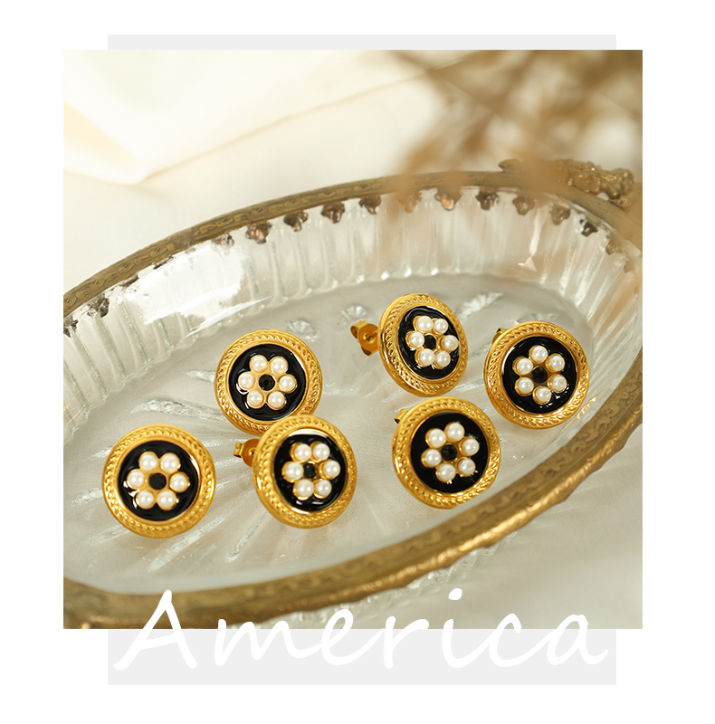 1 Paar Elegant Vintage-stil Einfacher Stil Runden Überzug Inlay Titan Stahl Künstliche Perlen 18 Karat Vergoldet Ohrstecker display picture 4