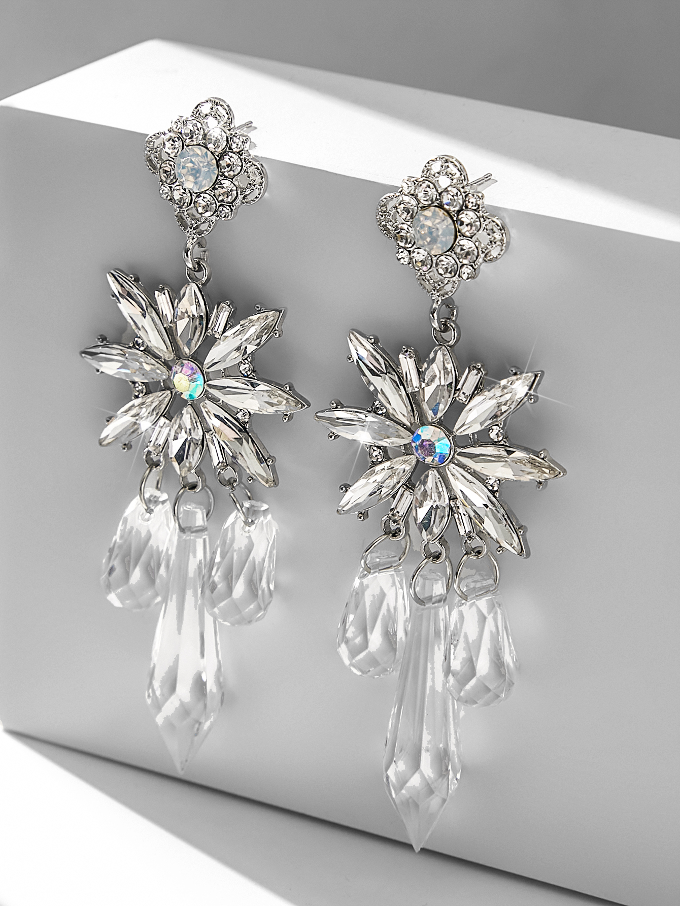 1 Pair Lady Flower Inlay Rhinestone Zircon Drop Earrings display picture 3